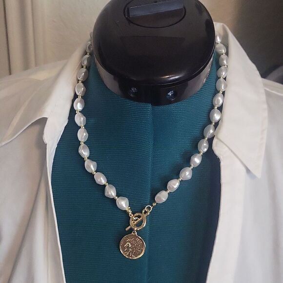 Lab Pearl Beaded Clavicle Necklace Personalized OT Portrait Round Tag Pendant - Picture 4 of 10